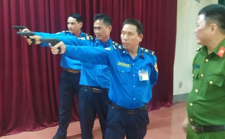 Bảo vệ an ninh INVICO tham gia lớp huấn sử dụng CCHT. Để bảo vệ các mt Ngân Hàng.